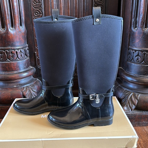 Michael Kors Charm Stretch Rainboot 🖤 - Picture 3 of 5